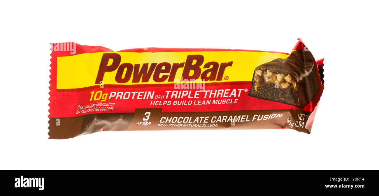 Winneconne, WI - 15 Maggio 2015: Powerbar energy bar di caramello e cioccolato sapore di fusione. Foto Stock