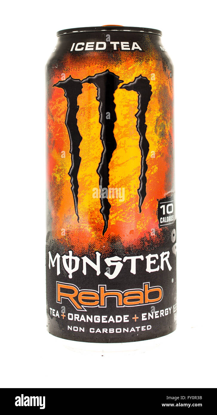 Winneconne, WI - 5 Giugno 2015: Può di Monster Rehab tè freddo bere Foto Stock