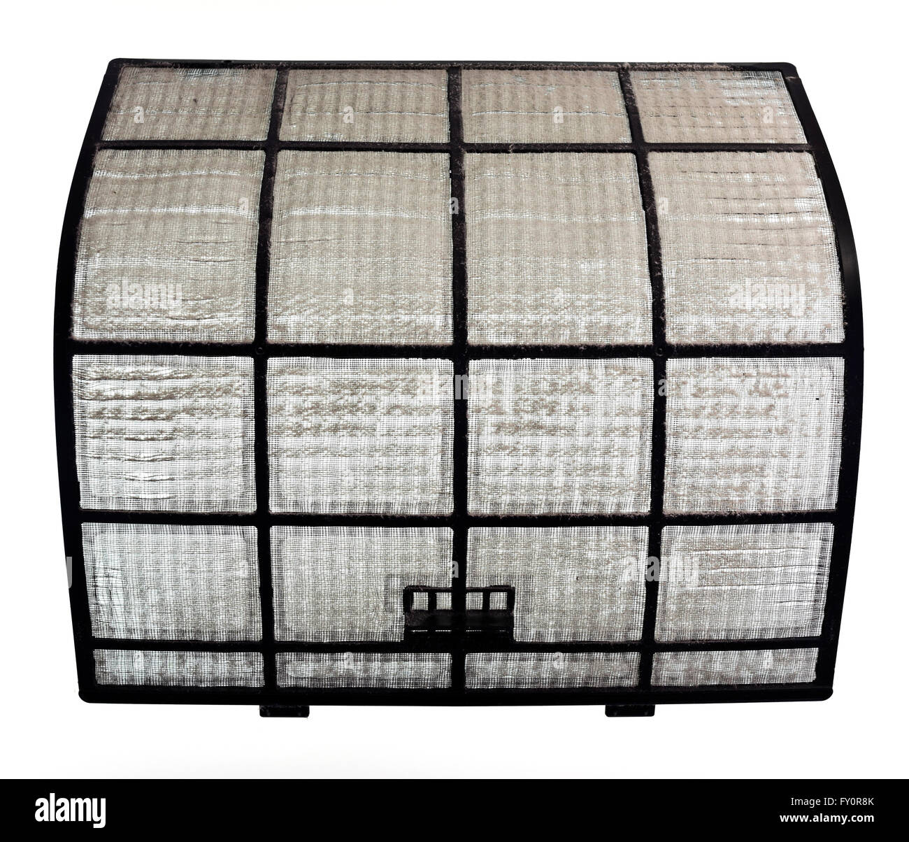 Intasamento filtro aria condizionata con una visibile spesso strato di polvere Foto Stock