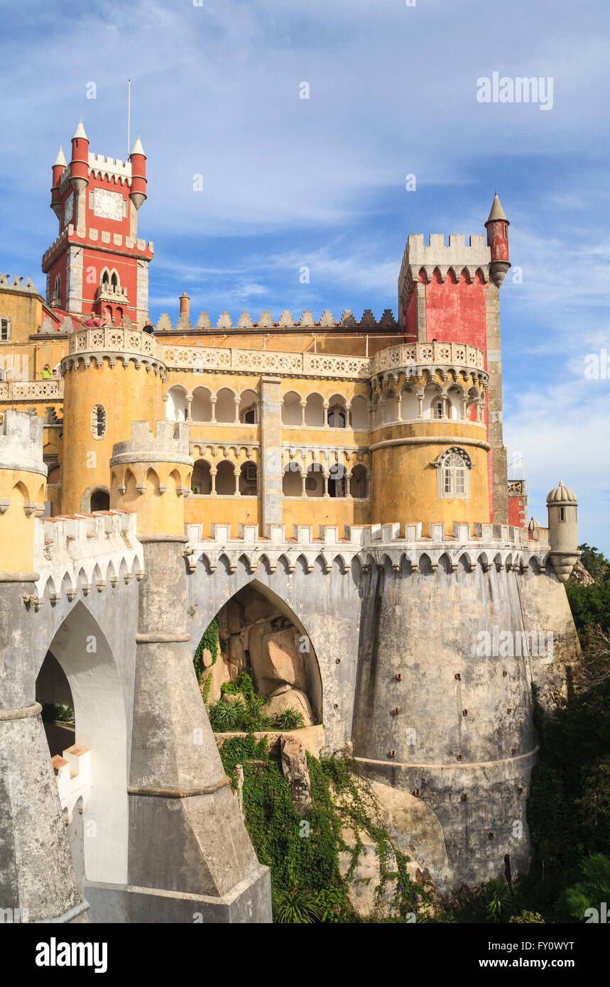 Sintra sightseeing: romanico architettura revival di Pena il Palazzo Nazionale (Palácio Nacional da Pena), São Pedro de Penaferrim, Sintra, Portogallo Foto Stock