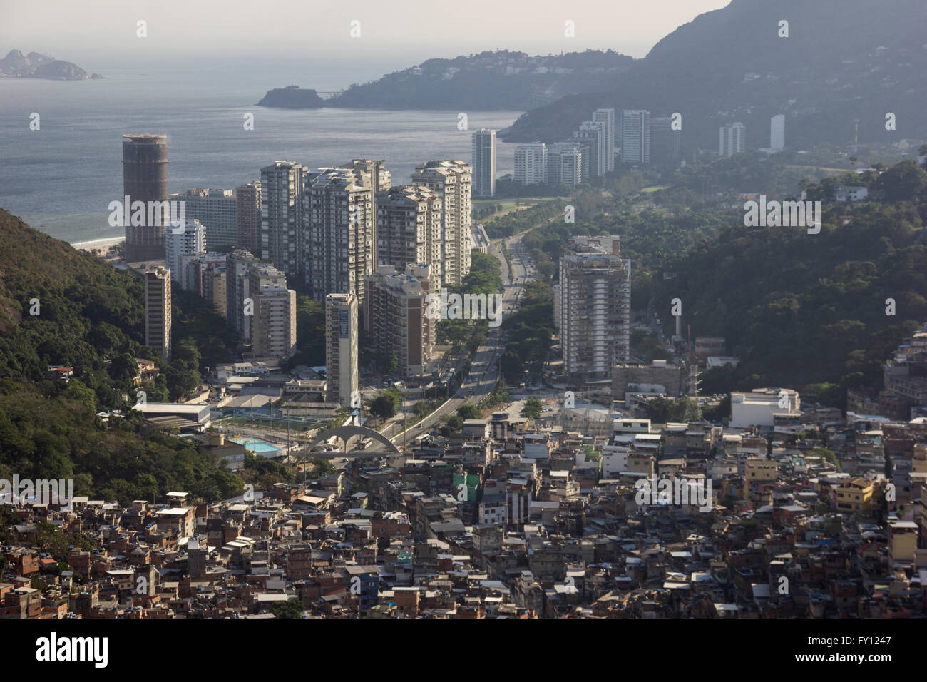 Rio de Janeiro, Brasile: Vista della Favela da Rocinha, la più grande baraccopoli di Rio de Janeiro. Il posto è situato presso la zona sud di Foto Stock