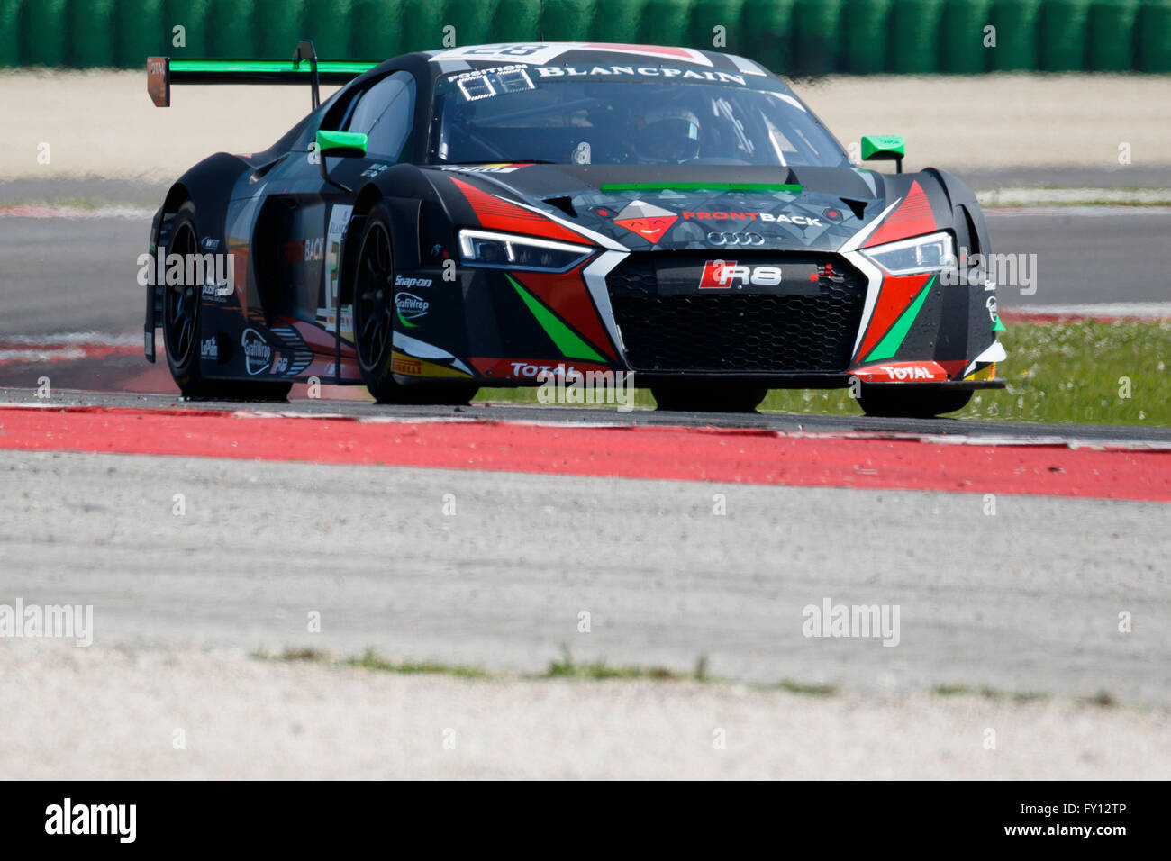 Misano Adriatico, Italia - 10 Aprile 2016: Audi R8 LMS belga di Audi Club Team WRT, pilotato da Will Stevens e René Rast Foto Stock