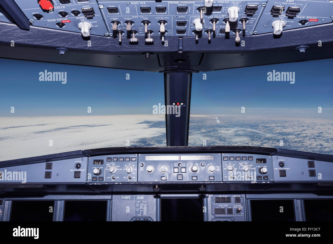 Interno della cabina di pilotaggio aereo Foto Stock