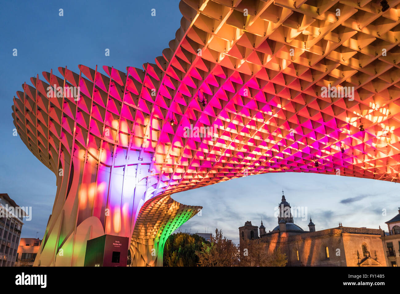 Metropol Parasol nella Plaza de la Encarnación a Siviglia, J. Mayer Hermann architetti, legato in legno con rivestimento in poliuretano Foto Stock