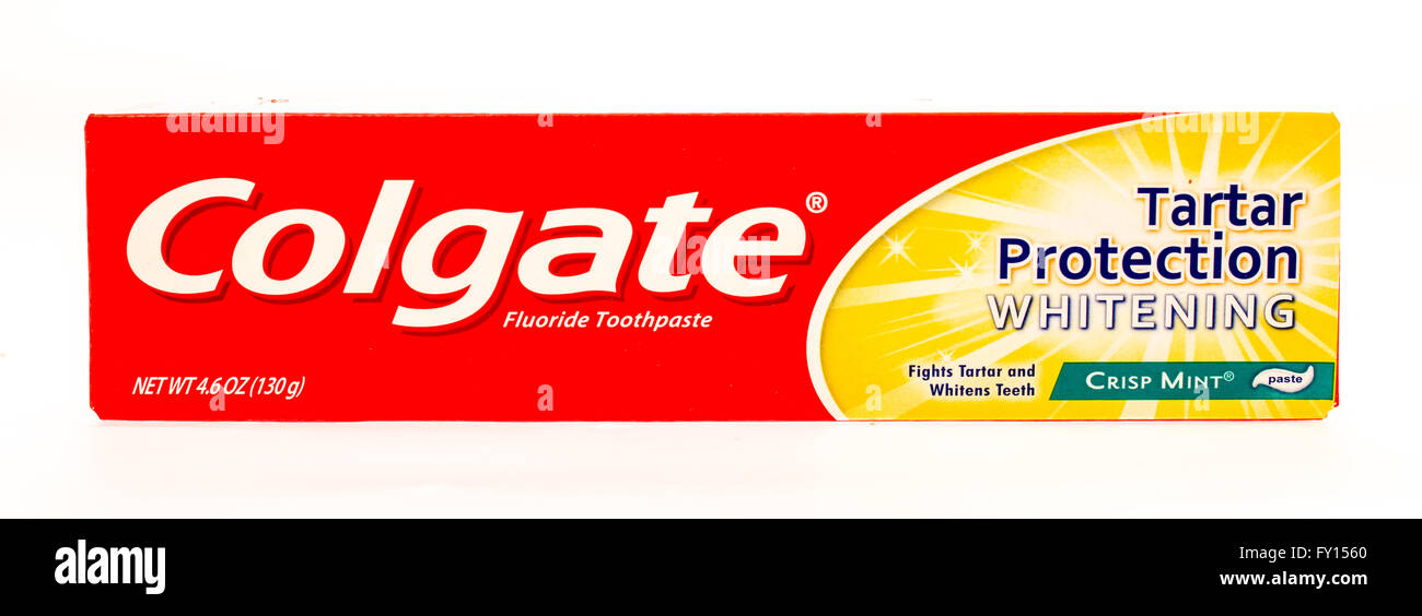 Winneconne, WI -18 sett 2015: Pacchetto di Dentifricio Colgate che è il tartaro protezione mentre essa sbianca. Foto Stock