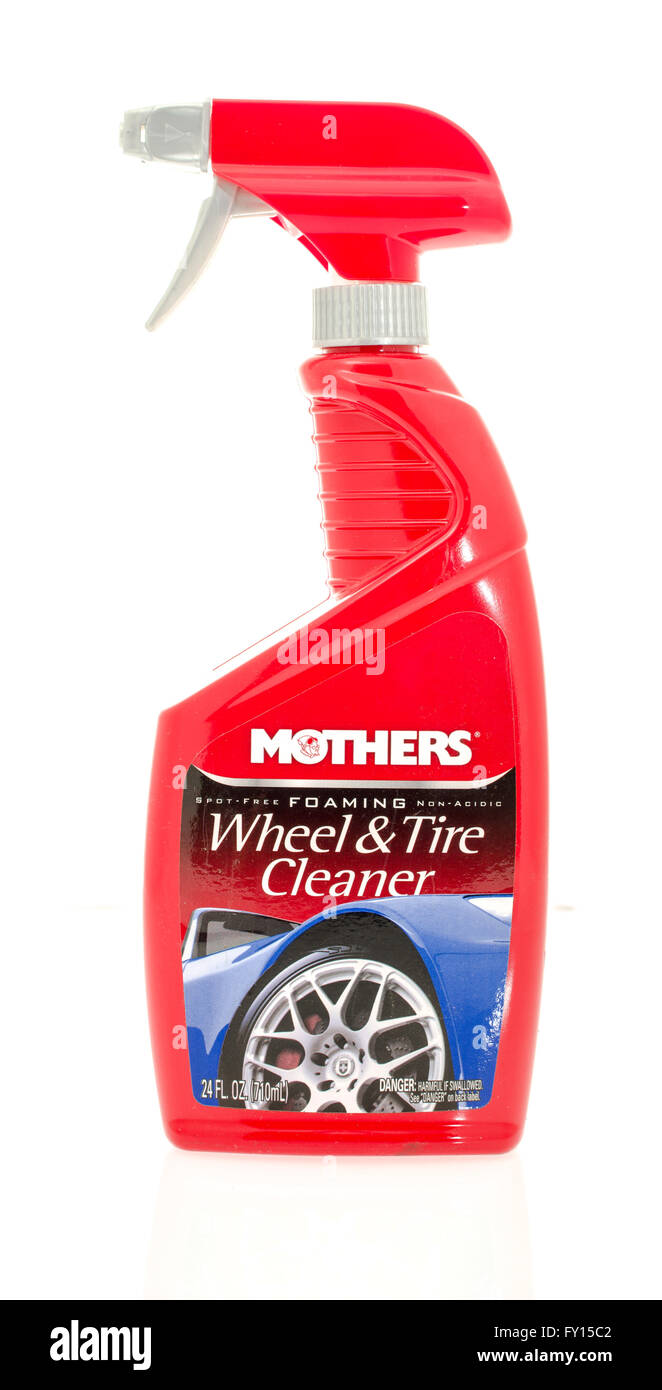 Winneconne, WI - 22 DIC 2015: Bottiglia di madri ruota e pneumatico cleaner Foto Stock