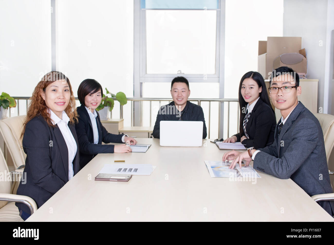 Gruppo in Asian business persone un meeting Foto Stock