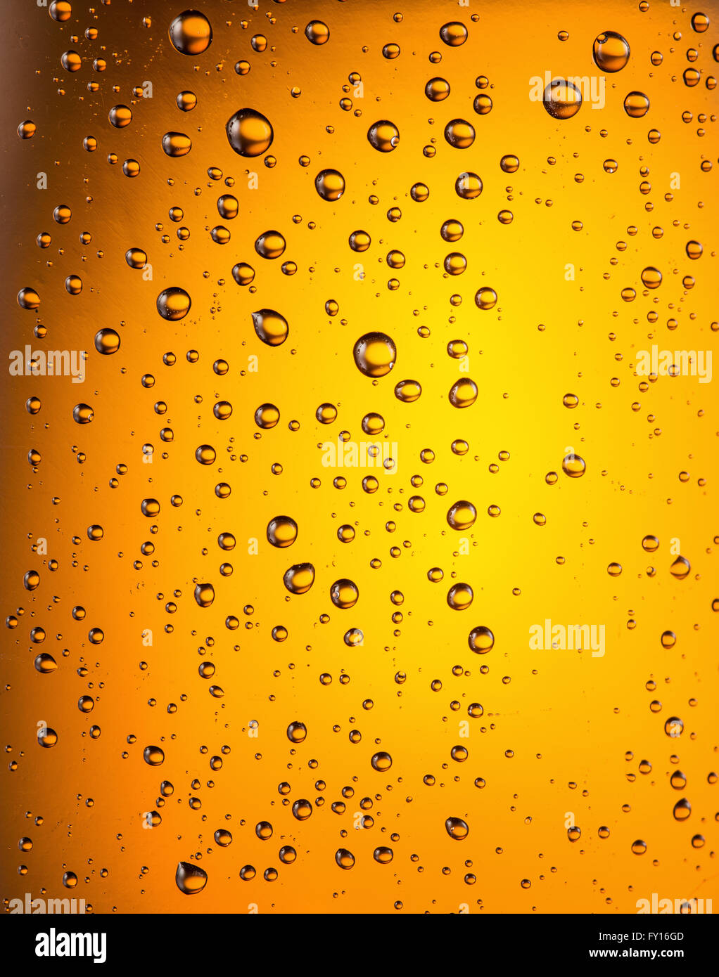 Gocce di acqua su un bicchiere di birra. Close up. Foto Stock