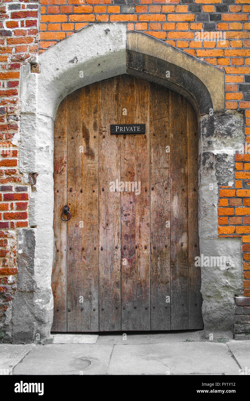 Tudor porta a Hampton Court, rinnovato ed ampliato nel 1515 dal cardinale Wolsey. Foto Stock
