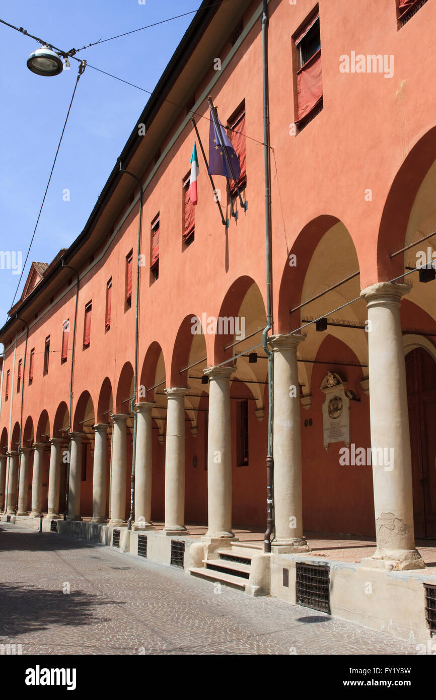 Un passaggio coperto e portici al di fuori Pinacoteca Nazionale di Bologna Via delle Belle Arti, Bologna, Italia. Foto Stock