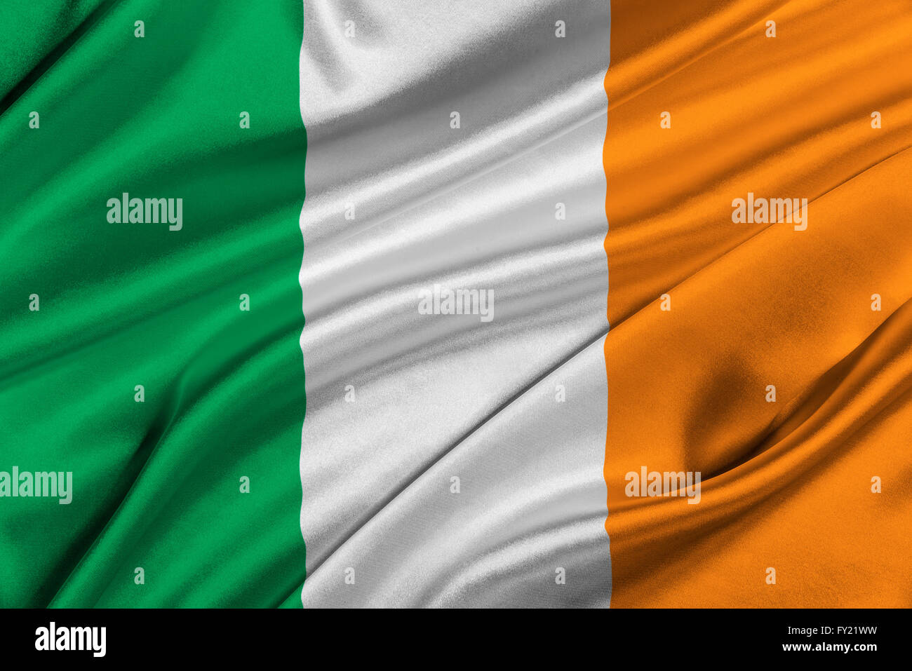 Bandiera dell'Irlanda sventolare nel vento. Foto Stock