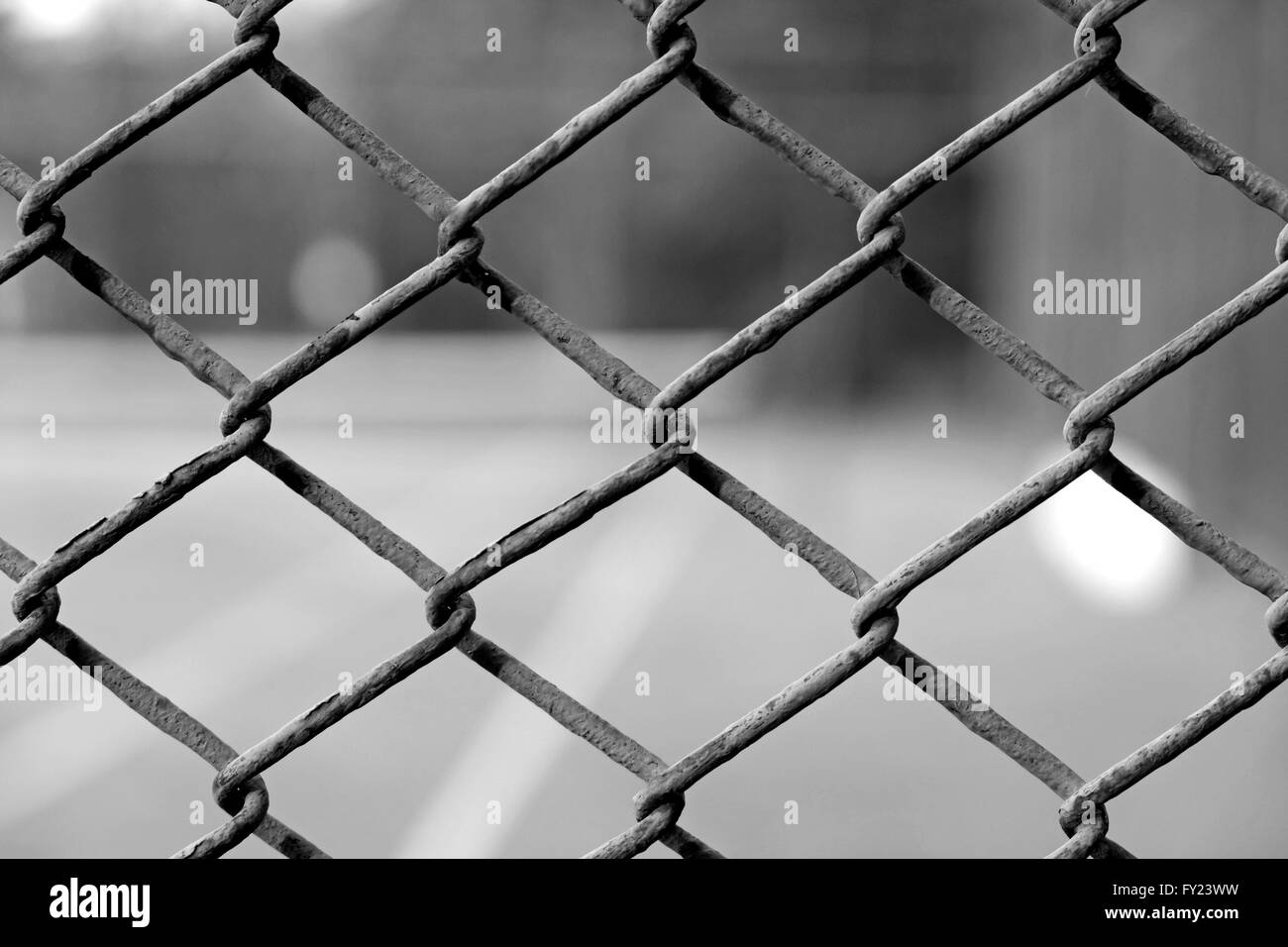 Gabbia di offuscata campo da tennis in bianco e nero Foto Stock