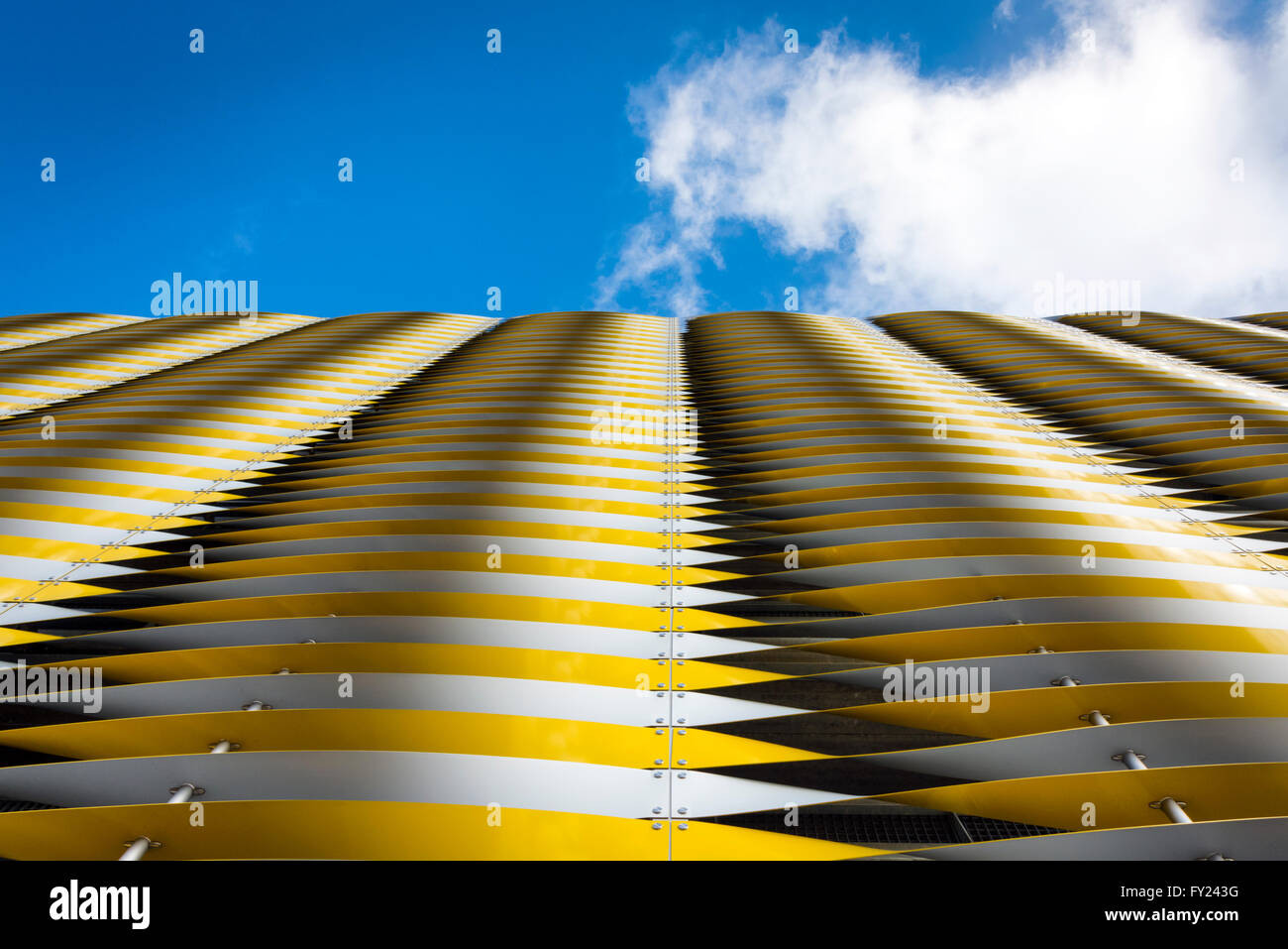 Parcheggio Auto 2, un nuovo parcheggio, architettura moderna, presso l'ospedale Addenbrookes a Cambridge Regno Unito Foto Stock