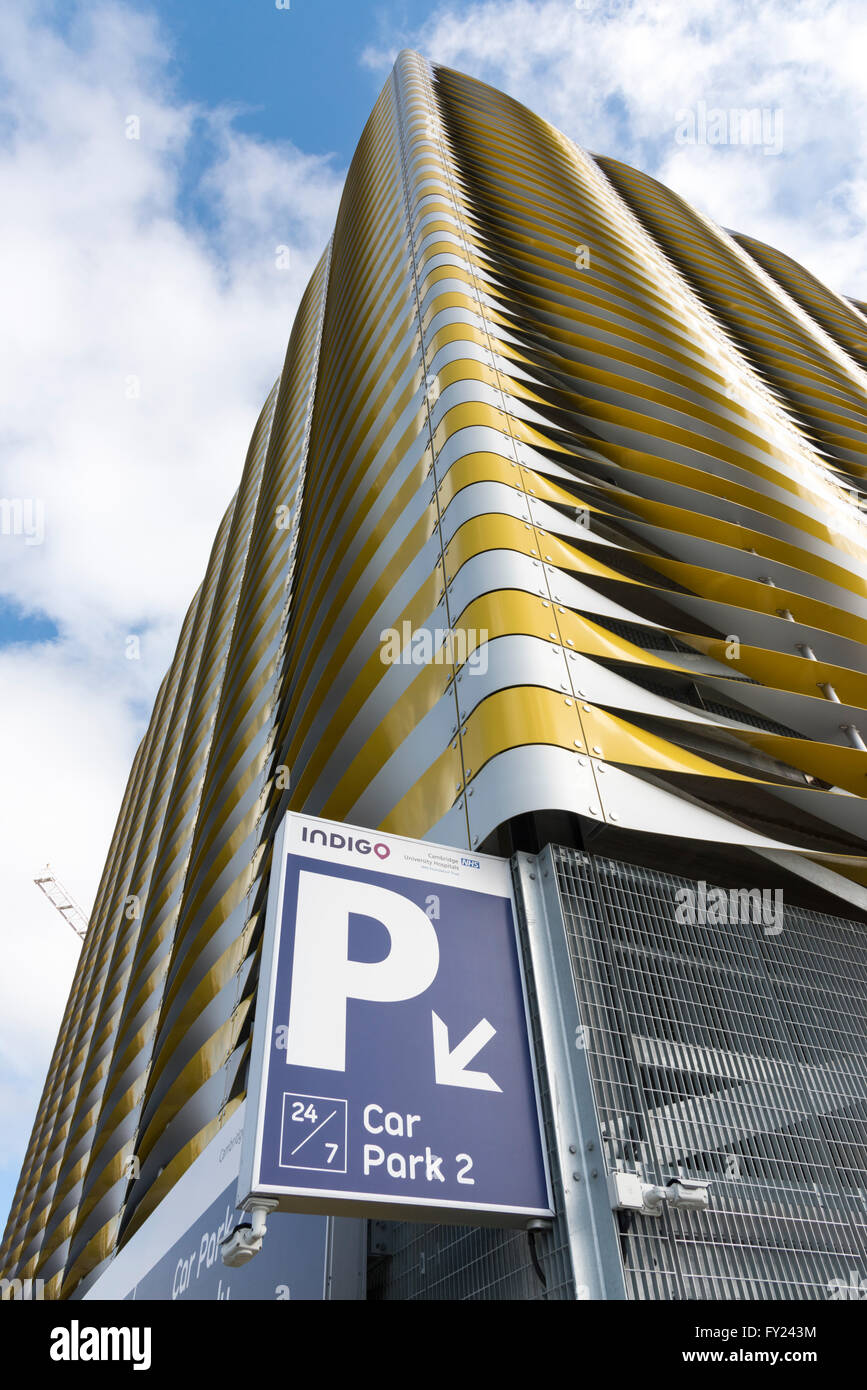 Parcheggio Auto 2, un nuovo parcheggio, architettura moderna, presso l'ospedale Addenbrookes a Cambridge Regno Unito Foto Stock