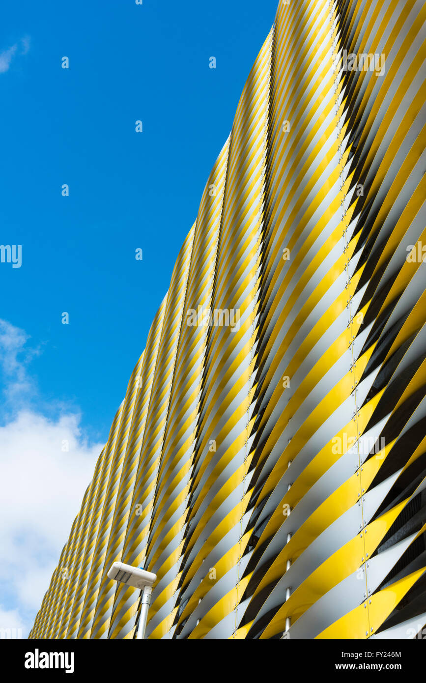 Parcheggio Auto 2, un nuovo parcheggio, architettura moderna, presso l'ospedale Addenbrookes a Cambridge Regno Unito Foto Stock