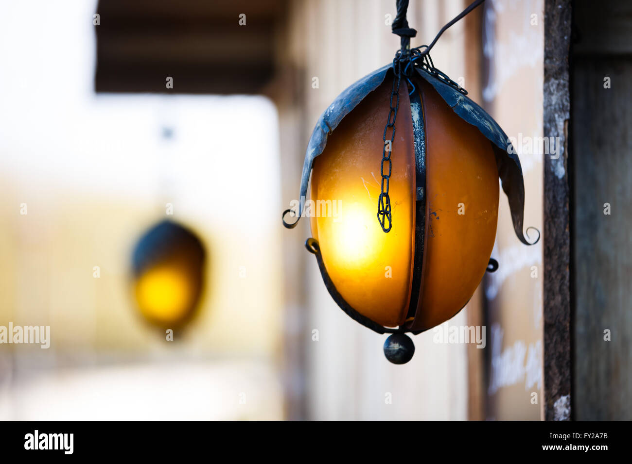 Le lanterne di città come un uovo all'aperto Foto Stock