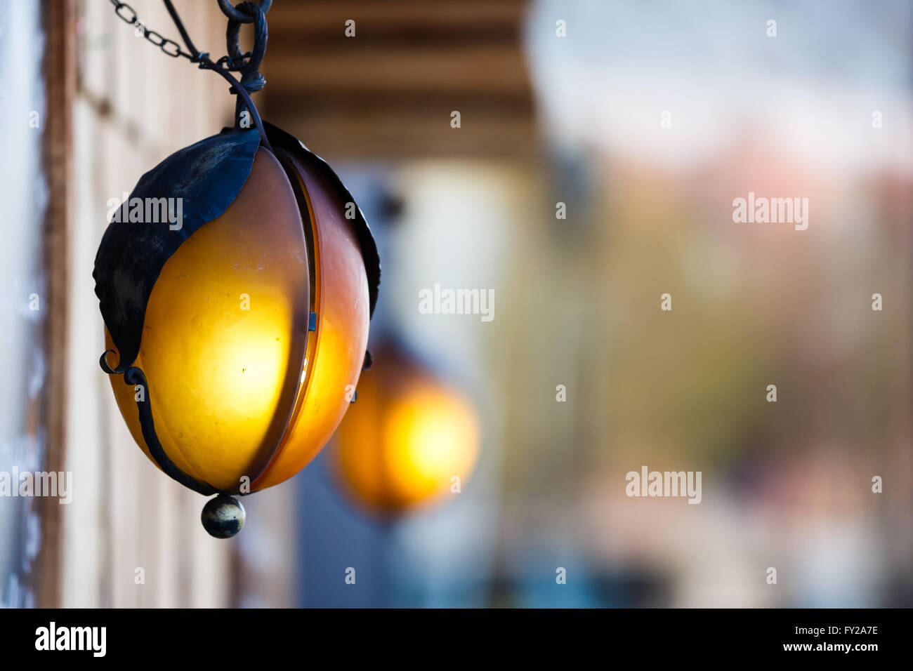 Le lanterne di città come un uovo all'aperto Foto Stock
