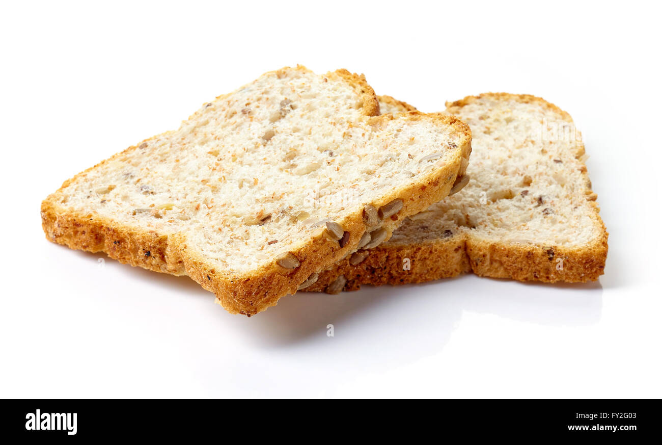 Fetta di multi pane di grano con semi isolato su sfondo bianco Foto Stock