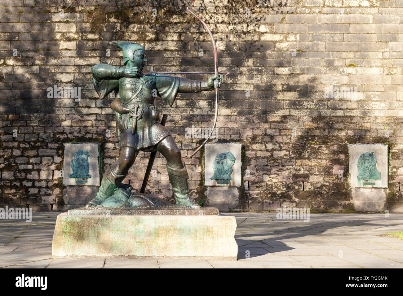 Robin Hood statua, Nottingham Castle, Nottingham, Inghilterra, Regno Unito Foto Stock