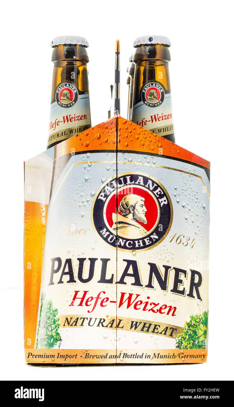 Winneconne, WI -3 Nov 2015: six pack di birra Paulaner. Foto Stock