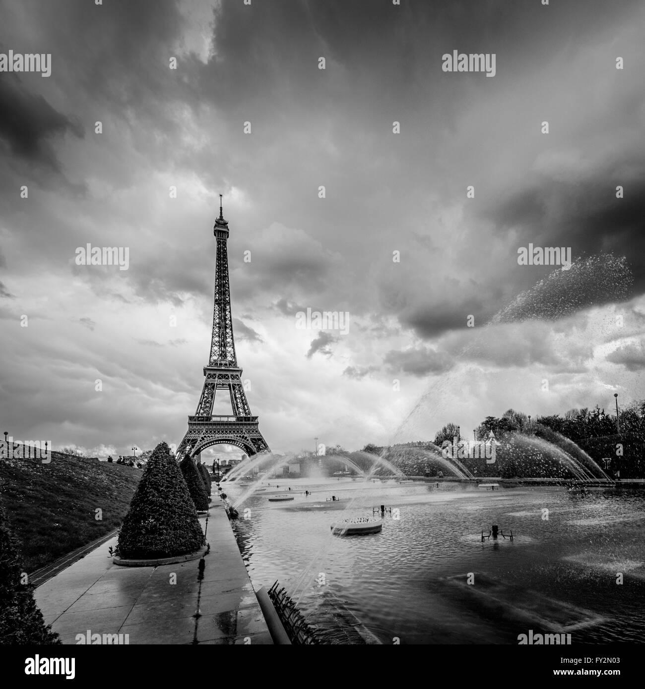 La Torre Eiffel e fontane in i Giardini Trocadero, Parigi, Francia. Foto Stock