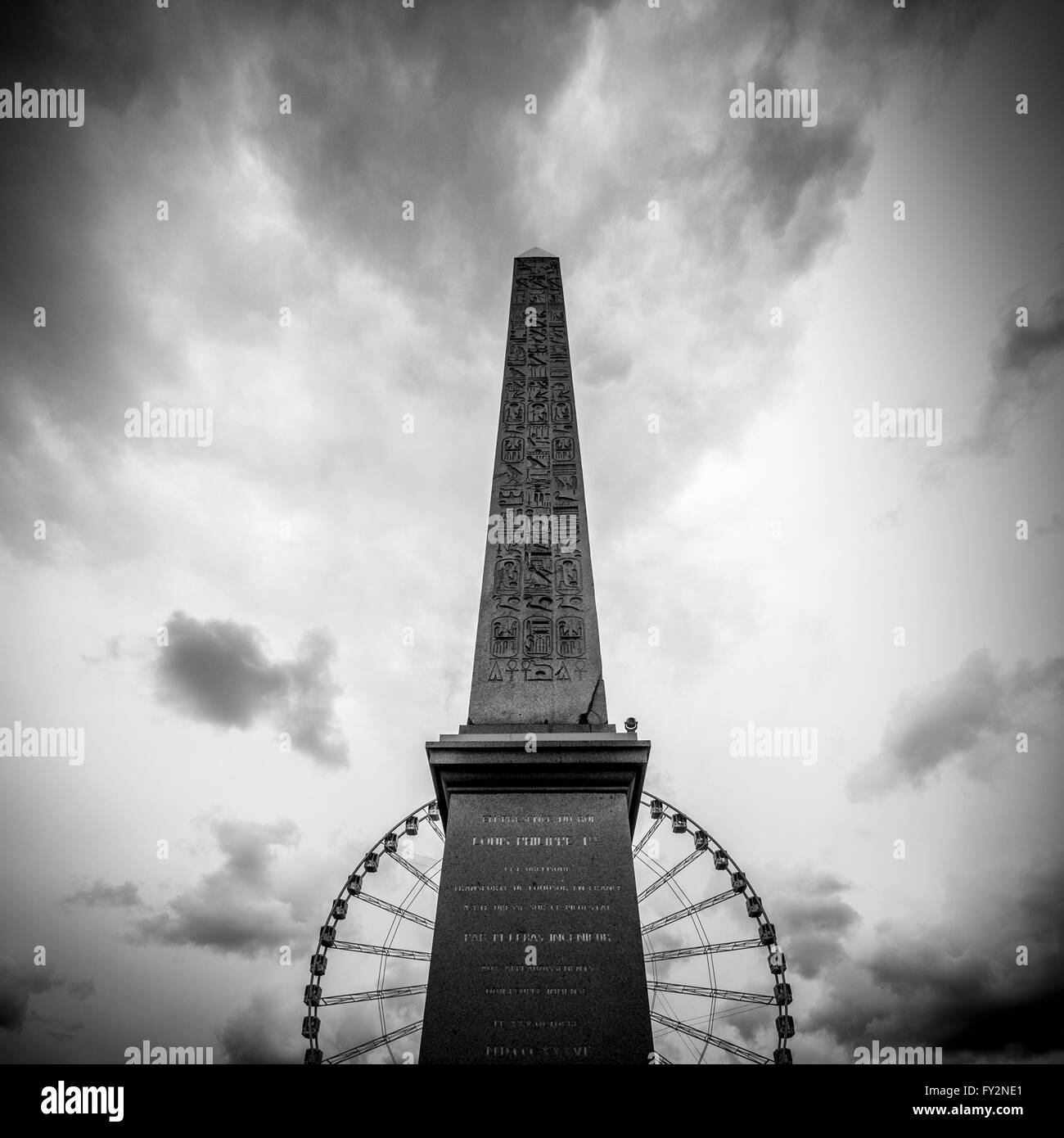 Obelisco e grande ruota, Place de la Concorde, Paris, Francia. Foto Stock