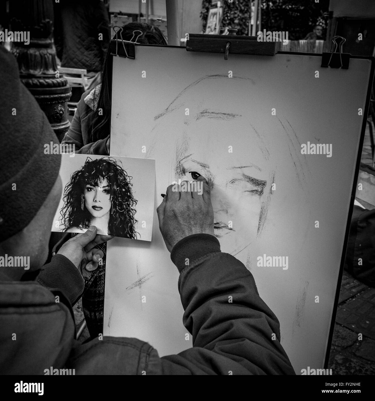 Artista che lavora a Place du Tertre, Montmatre, Parigi, Francia. Foto Stock