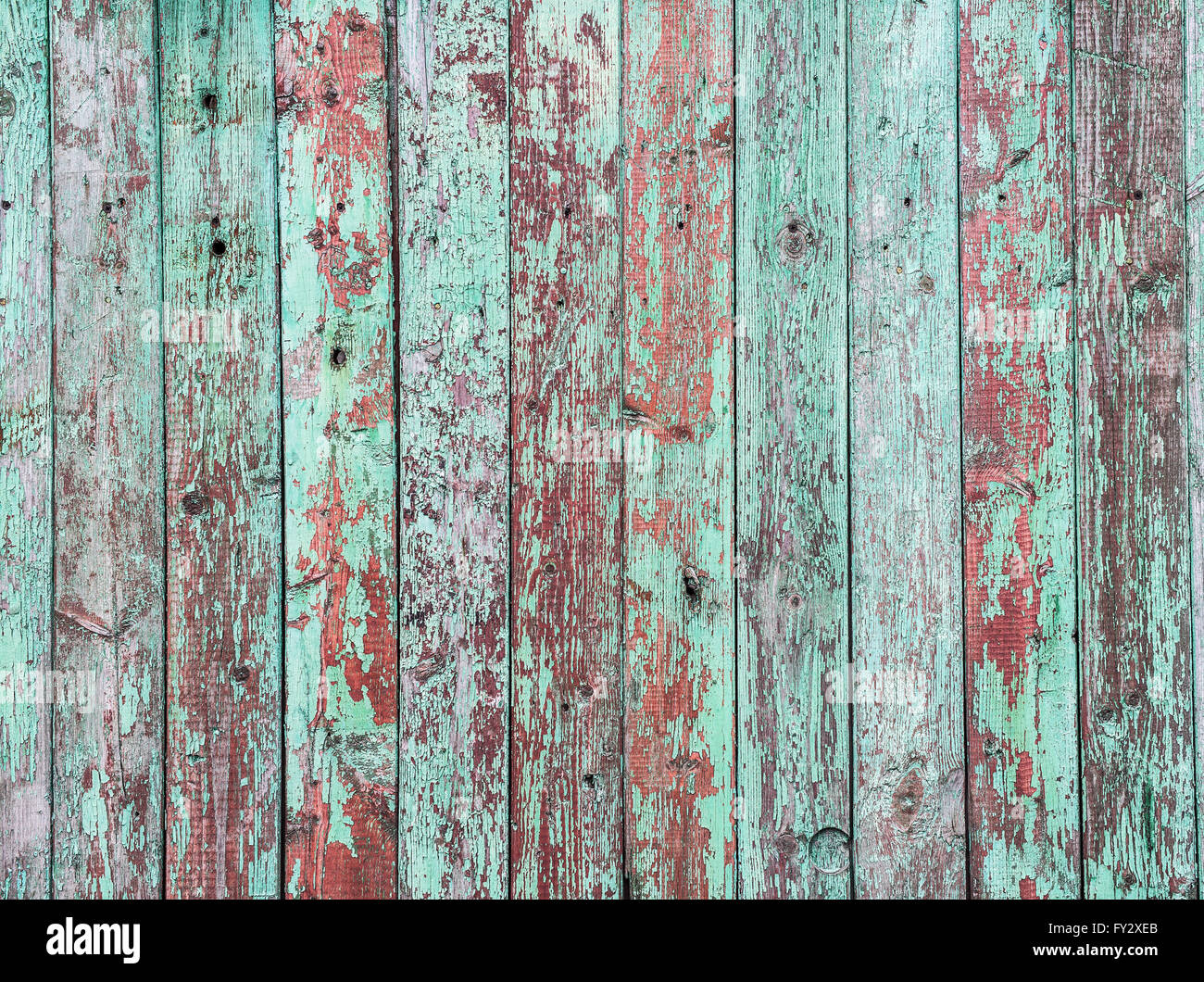 Antichi verde crepitare della vernice sul sottofondo di legno. Foto Stock