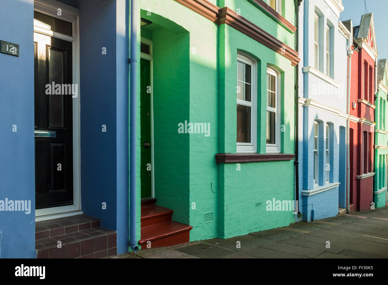 Colorate case a schiera su Blaker Street a Brighton, East Sussex, Inghilterra. Foto Stock