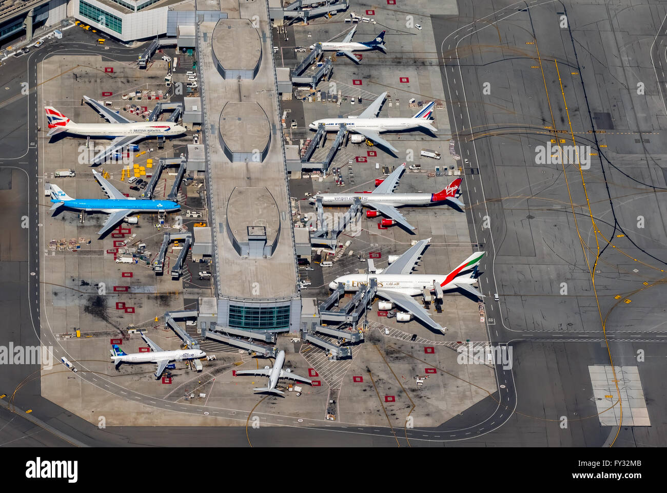 Vista aerea, l'Aeroporto Internazionale di San Francisco, nella Baia di San Francisco, California, Stati Uniti d'America Foto Stock