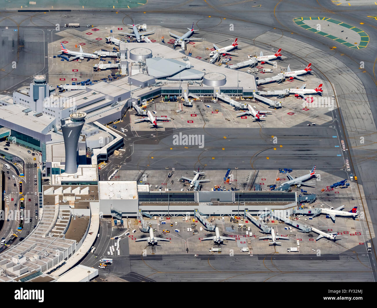 Vista aerea, l'Aeroporto Internazionale di San Francisco, nella Baia di San Francisco, California, Stati Uniti d'America Foto Stock