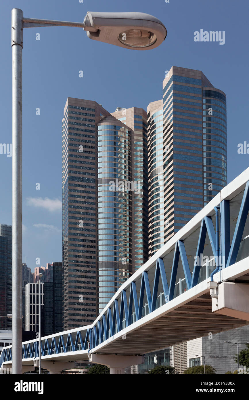 Skyway e IFC Tower, Centro Internazionale delle Finanze, Distretto Centrale, Isola di Hong Kong, Hong Kong, Cina Foto Stock