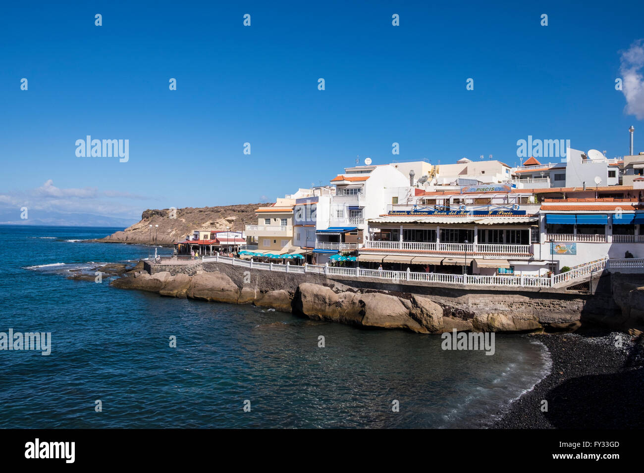Caffè e ristoranti nel villaggio costiero di La Caleta in Costa Adeje, Tenerife, Isole Canarie, Spagna. Foto Stock