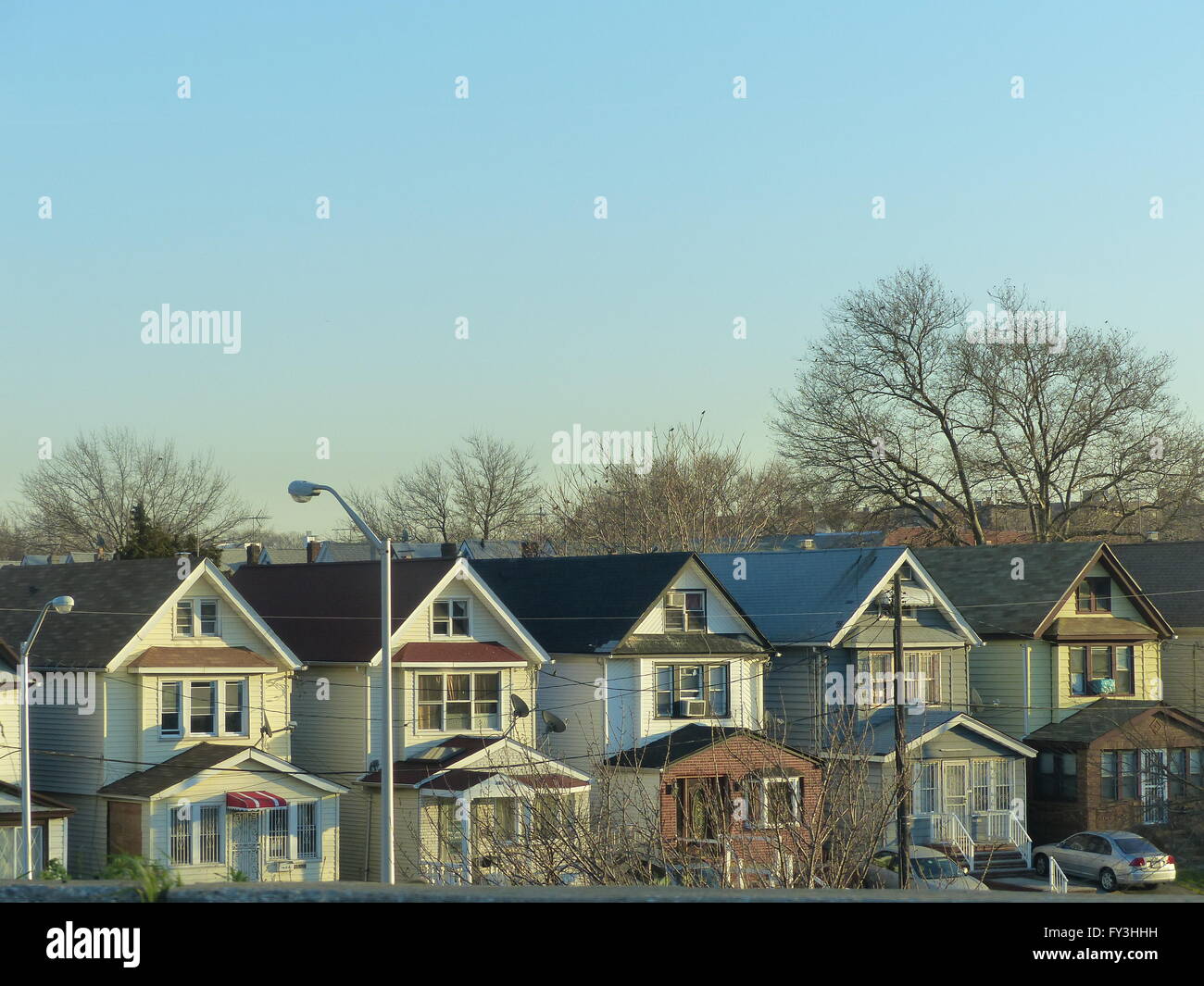 La città di New York, Queens, fila di look alike case Foto Stock