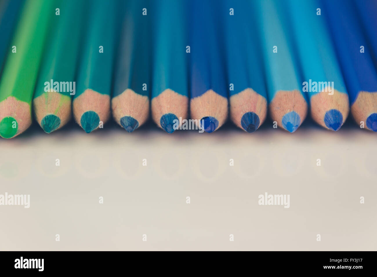 Gruppo di matite di colore in una riga Foto Stock