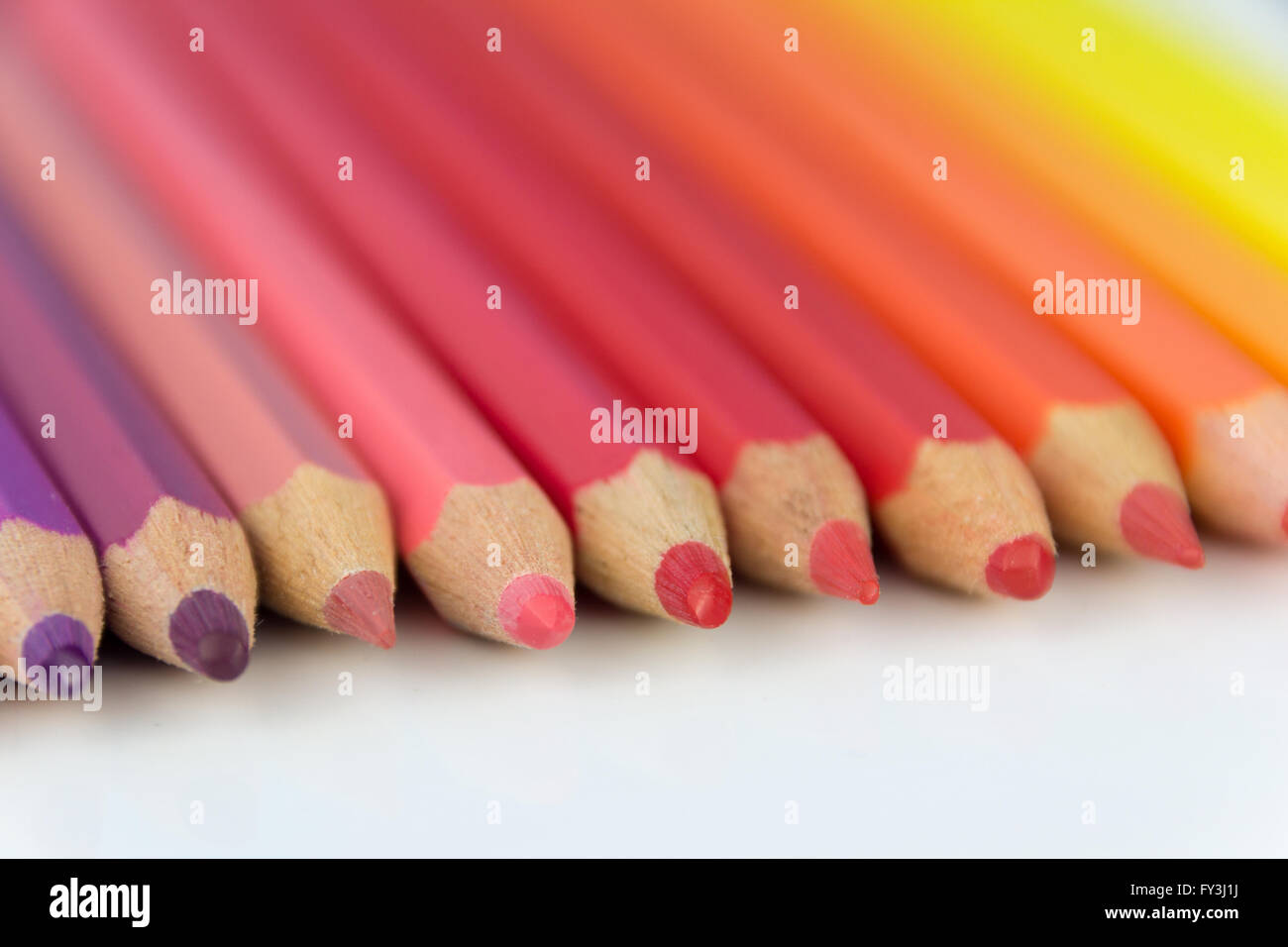 Gruppo di matite di colore in una riga Foto Stock