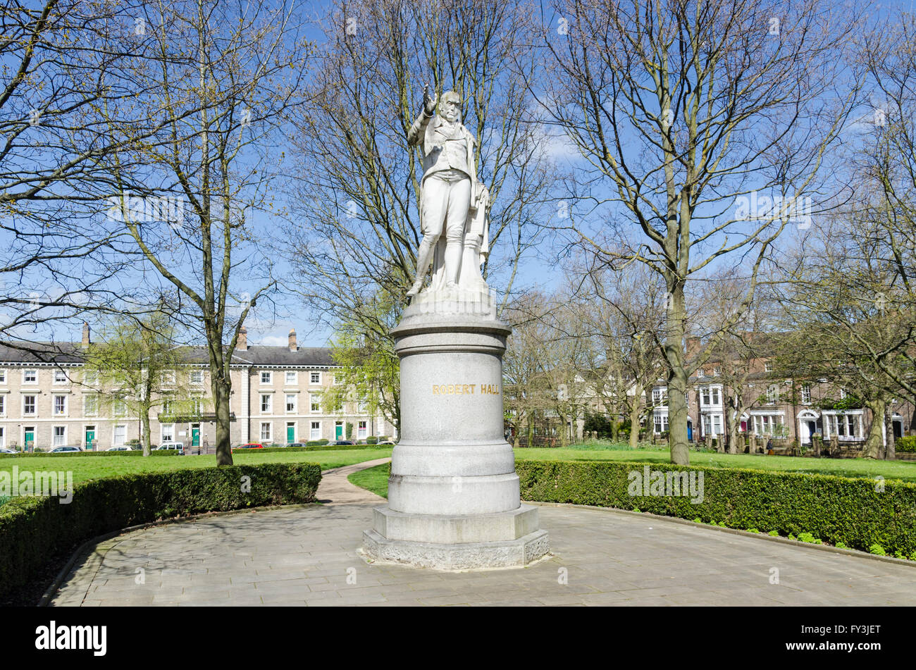 Statua di Robert Hall,un XIX secolo ministro battista, in de Montfort Square, New Walk, Leicester Foto Stock