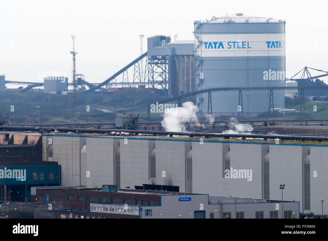Tata Steel steel works in Port Talbot, nel Galles del Sud. Migliaia di posti di lavoro nel Regno Unito sono a rischio come i proprietari di indiano Tata vendere il funzionamento del Regno Unito. Foto Stock
