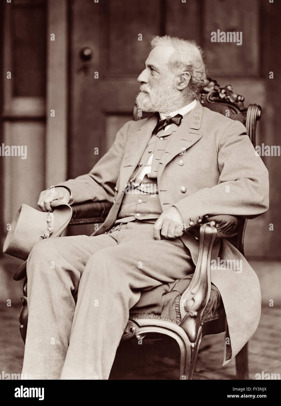 Robert E. Lee, il generale in capo delle forze confederate nella Guerra Civile Americana, in una fotografia dal leggendario fotografo Matteo Brady a Lee's home in Richmond, Virginia in aprile, 1865. Foto Stock