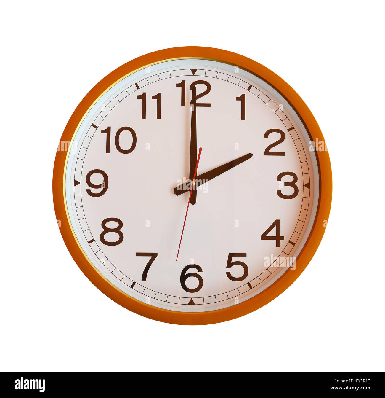 Arancione orologio da parete isolata in due ore su sfondo bianco. Foto Stock