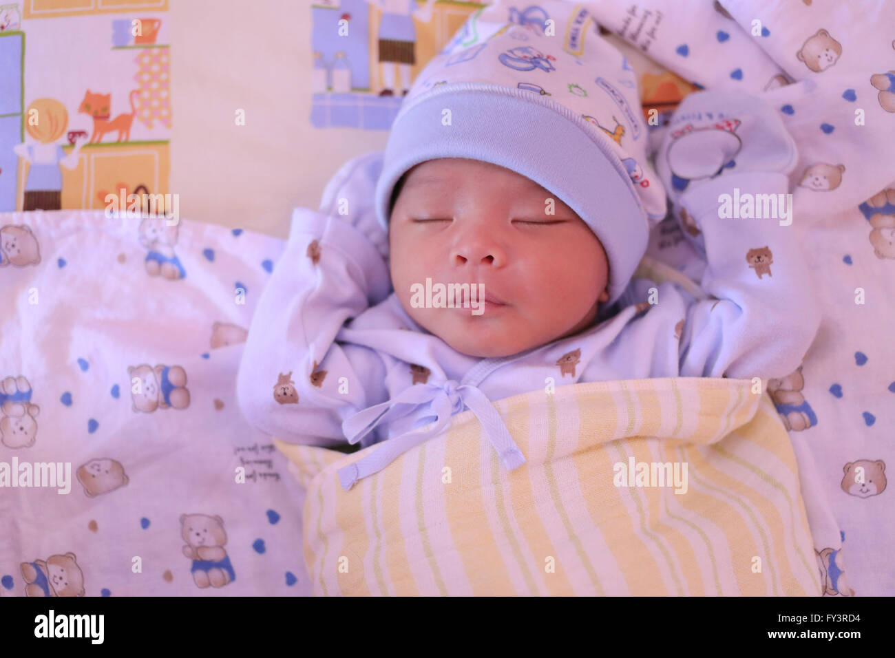 Bambino asiatico sta dormendo,neonato a questa età desiderano dormire tanto per la crescita. Foto Stock