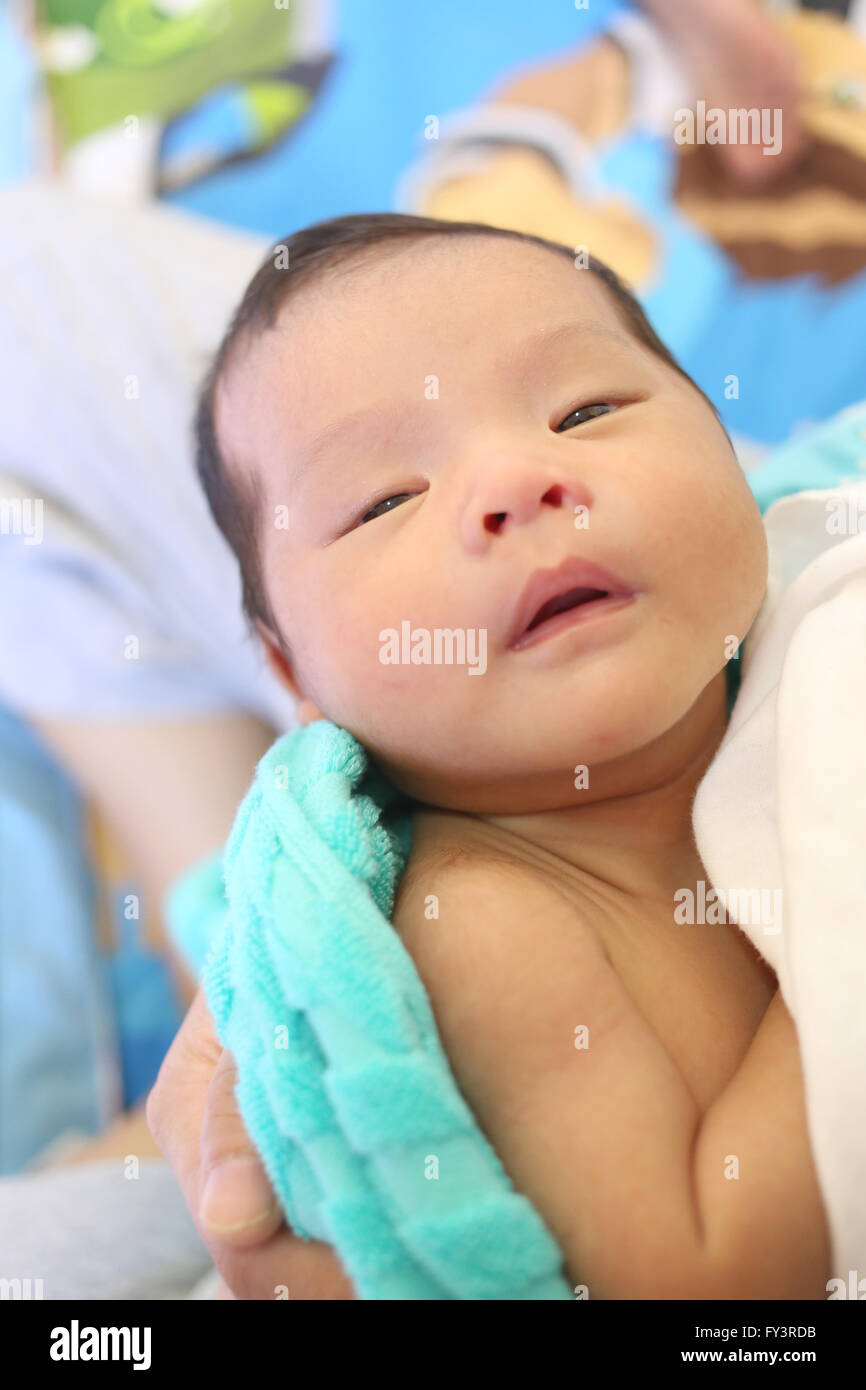 Bambino asiatico sta dormendo,neonato a questa età desiderano dormire tanto per la crescita. Foto Stock