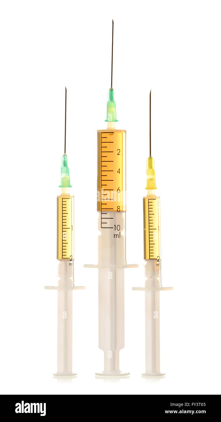 Tre siringhe isolati su sfondo bianco. Foto Stock