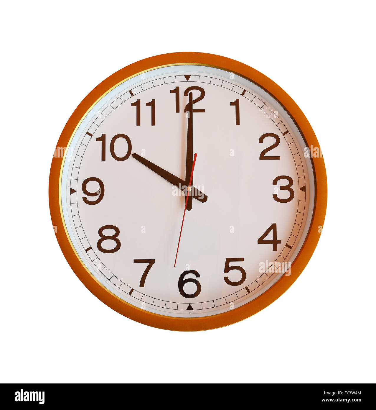 Arancione orologio da parete isolata in dieci ore su sfondo bianco. Foto Stock