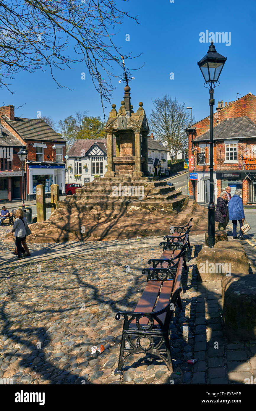 Lymm Cross a Lymm Village, Warrington, Cheshire. Foto Stock