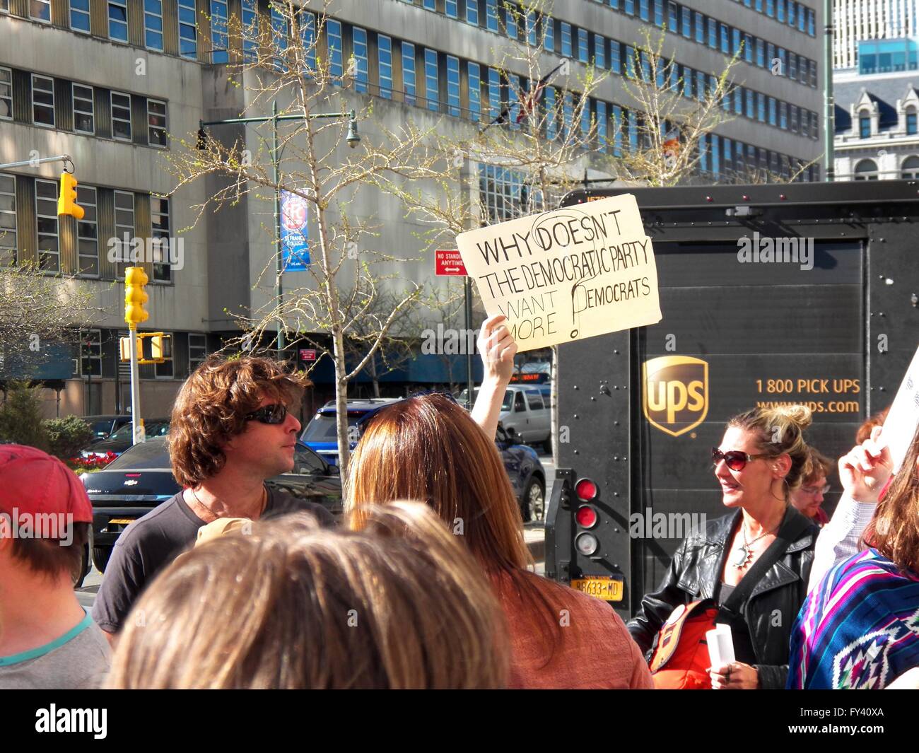 Brooklyn, NY, STATI UNITI D'AMERICA. Xx Aprile 2016- protesta contro il bordo delle elezioni in Brooklyn N.Y. Credito: Mark Apollo/Alamy Live News Foto Stock