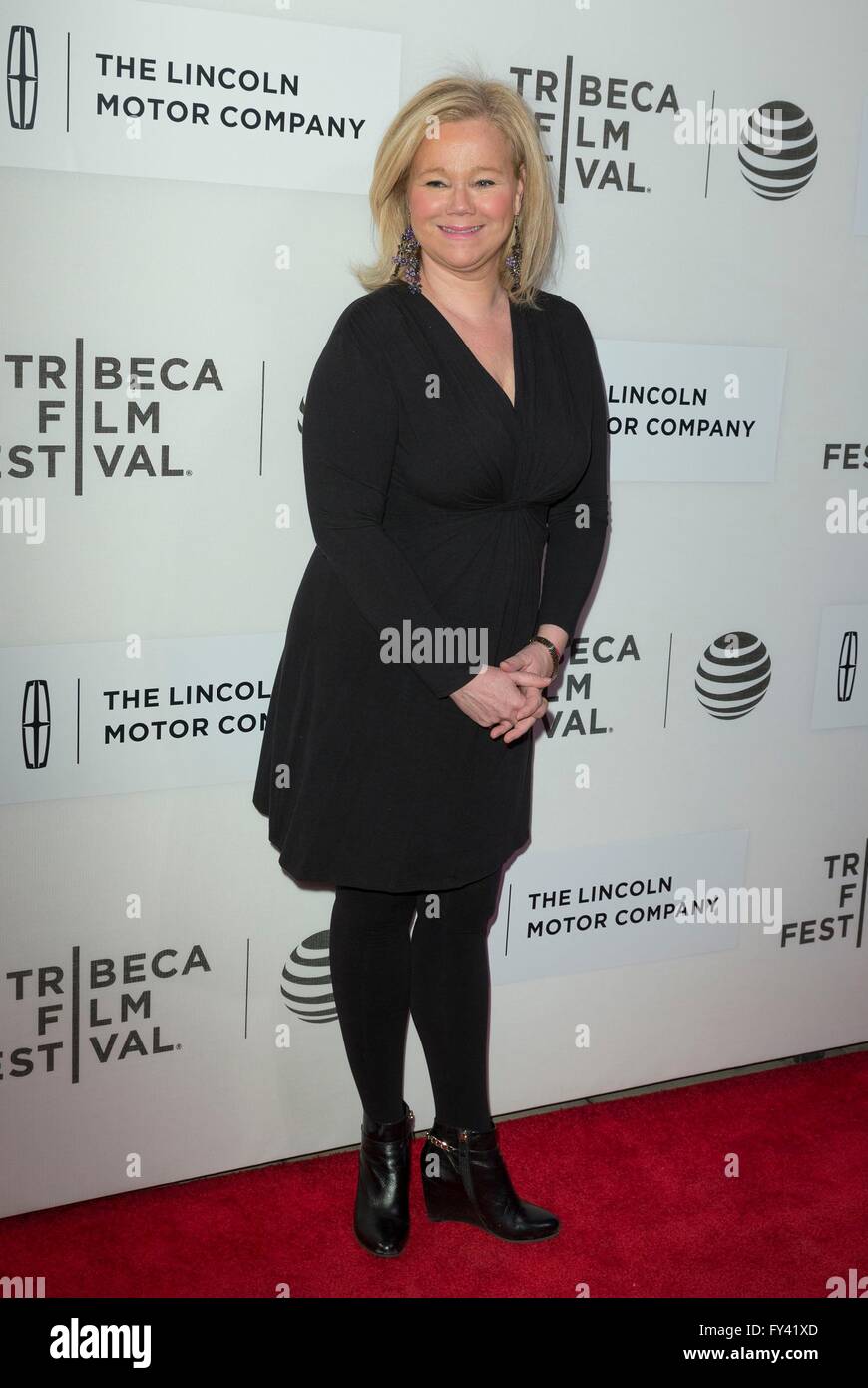 New York, NY, STATI UNITI D'AMERICA. Xx Apr, 2016. Caroline Rhea presso gli arrivi per un ologramma per il re Premiere a 2016 Tribeca Film Festival, Giovanni Zuccotti teatro a BMCC TPAC, New York, NY Aprile 20, 2016. Credito: Lev Radin/Everett raccolta/Alamy Live News Foto Stock