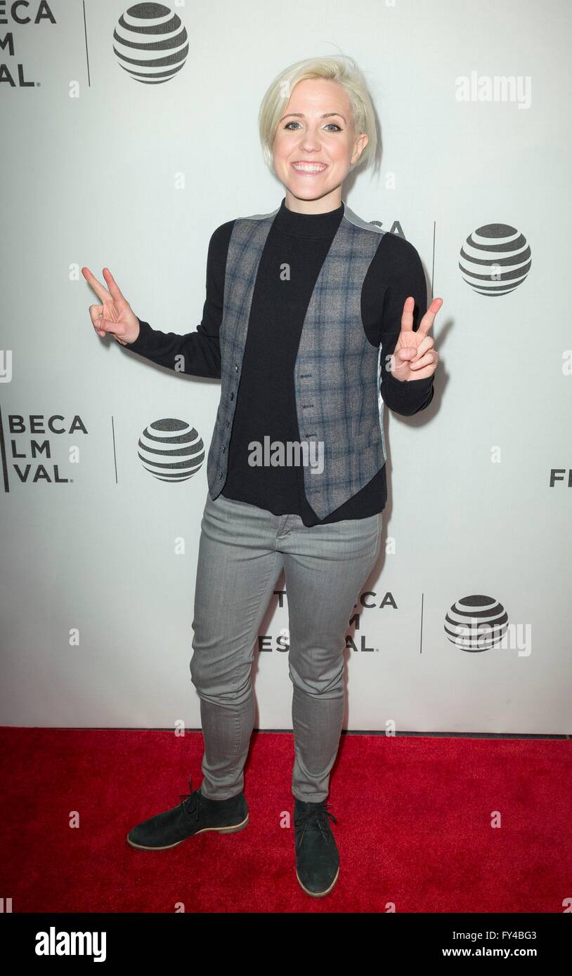 New York, NY, STATI UNITI D'AMERICA. Xxi Aprile, 2016. Hannah Hart presso gli arrivi di Tribeca creatori digitali mercato Screening speciale, molla Studios di New York, NY Aprile 21, 2016. Credito: Lev Radin/Everett raccolta/Alamy Live News Foto Stock