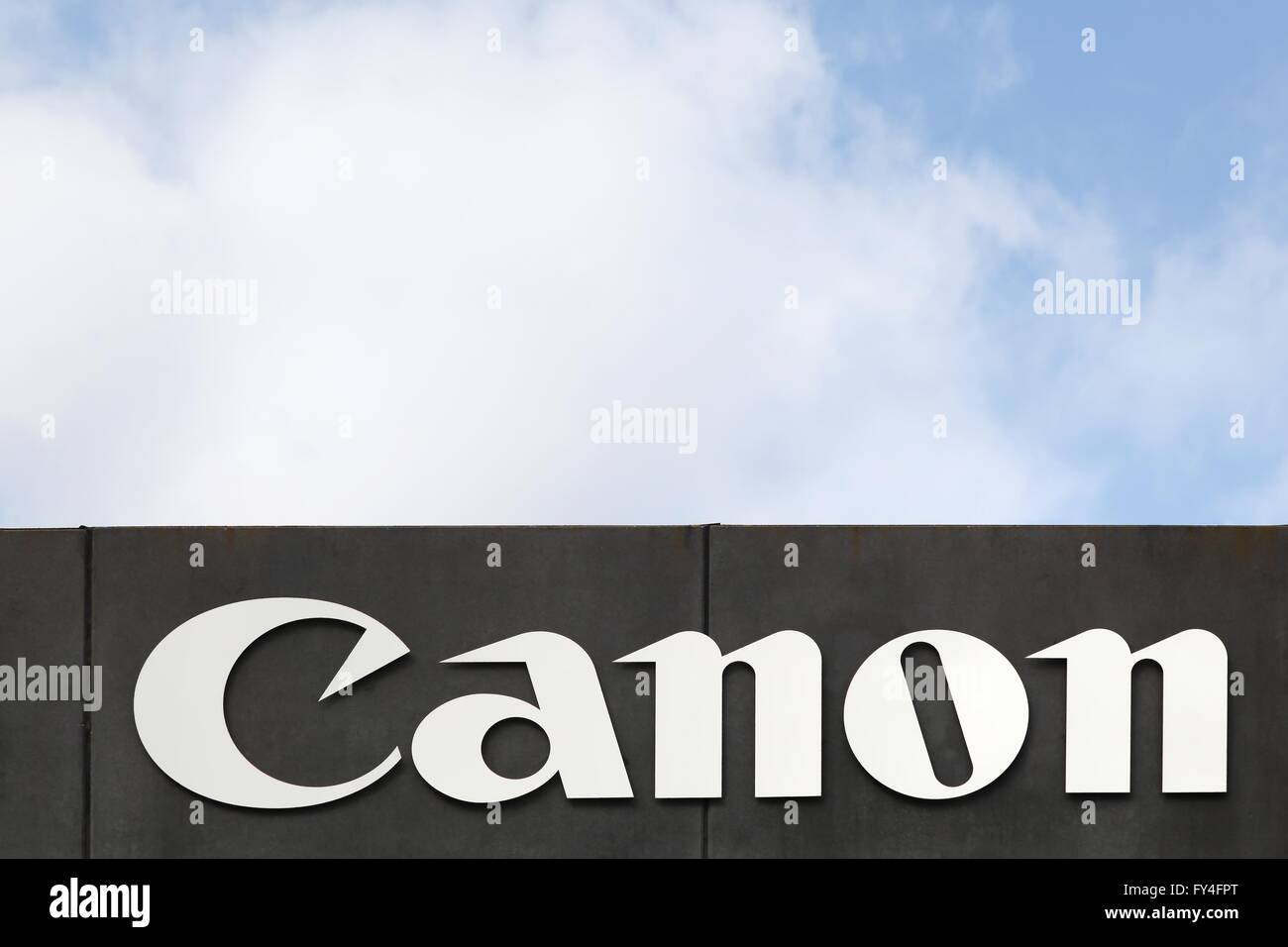 Canon logo su una facciata Foto Stock