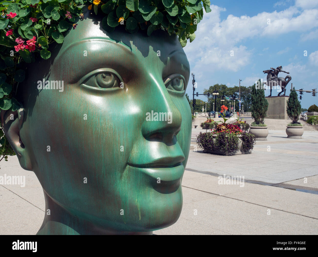 Testa verde piantatrice di fiori arte di strada Foto Stock